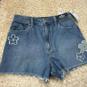 Hollister Womens Ultra high rise Denim Shorts size W26